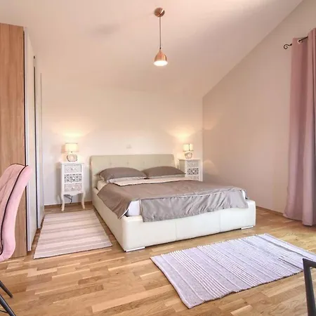 Villa Fuma With Private Pool, Beach 1 8km *