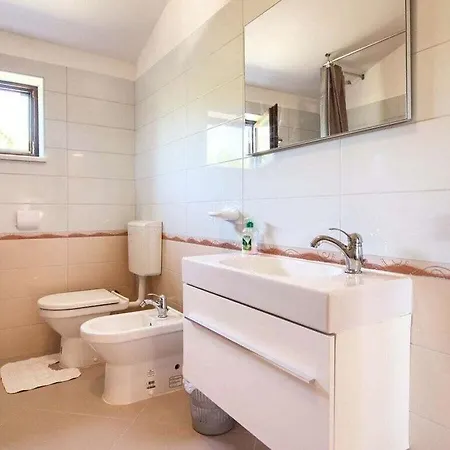 Villa Fuma With Private Pool, Beach 1 8km Marčana