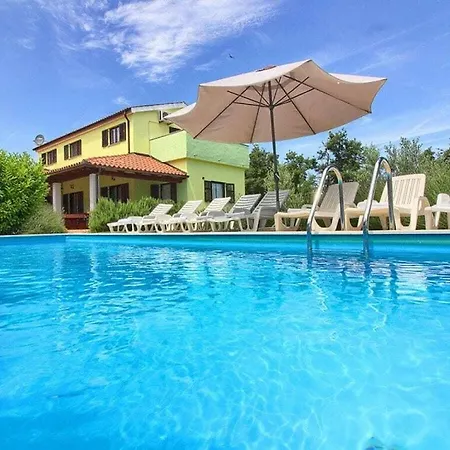 Villa Fuma With Private Pool, Beach 1 8km Marčana