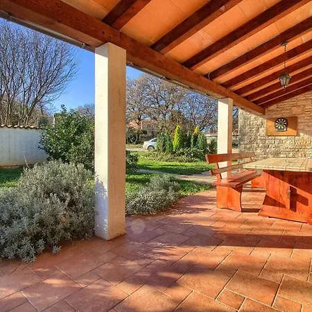 Villa Fuma With Private Pool, Beach 1 8km Marčana